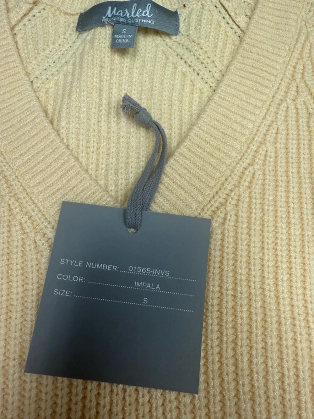 Marled V-Neck Knit Sweater🤍